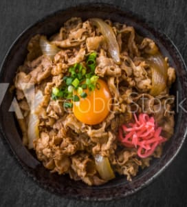 ハーブをまぜた餌を食べて健康に育った牛肉の牛丼