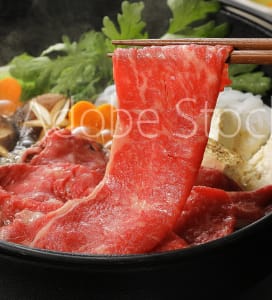 ハーブをまぜた餌を食べて健康に育った牛肉のすき焼き